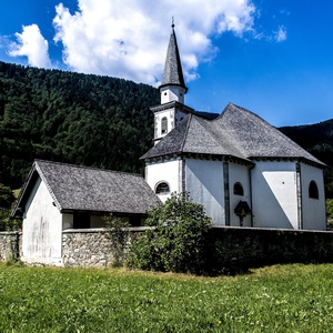 foto di Die Kirche sankt Gotthard in Bagni di Lusnizza