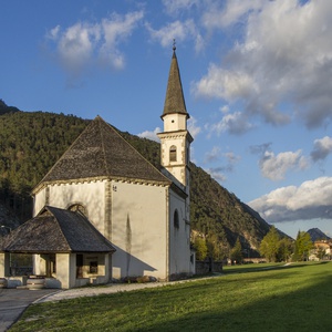 Foto 2 di Chiesa di S. Gottardo a Bagni di Lusnizza